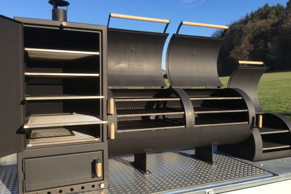 smoker-276F0FD21-9D38-360C-604A-AAE9E893EB55.jpg